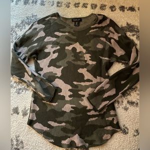EUC Rachel Zoe green camouflage sweater-small